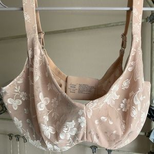 Soma lace bra.                NWT